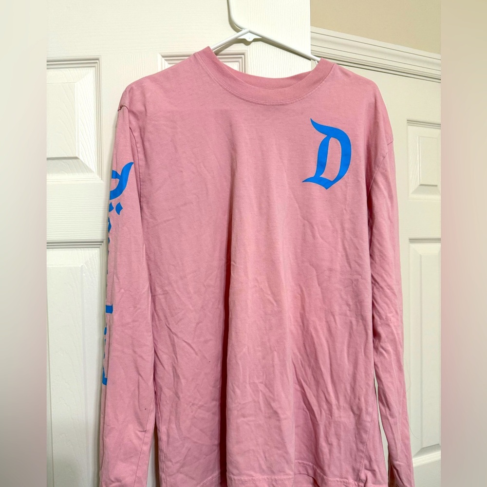 Disneyland Resort Logo graphic t-shirt Large